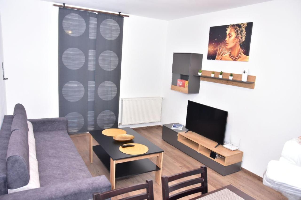 Apartament Dabe Hd Hunedoara Exteriör bild